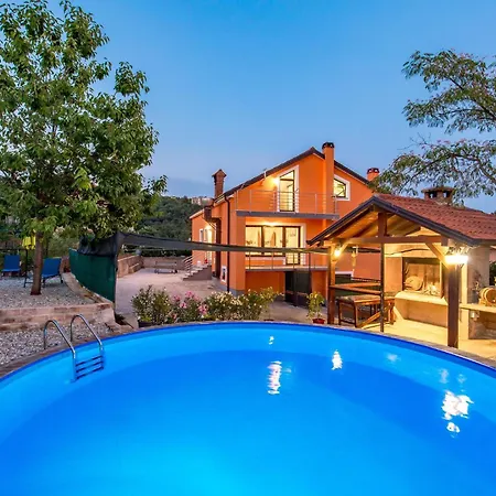 5 Bedroom Lovely In