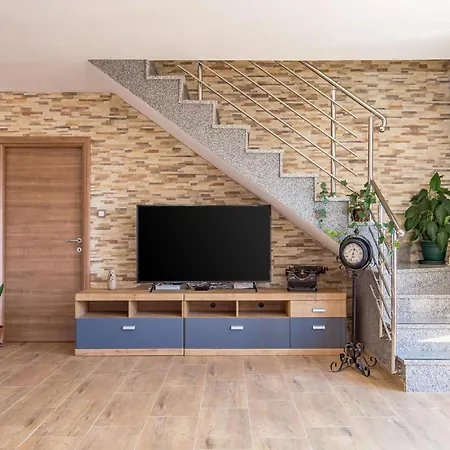 Apartament 5 Bedroom Lovely In Viskovo