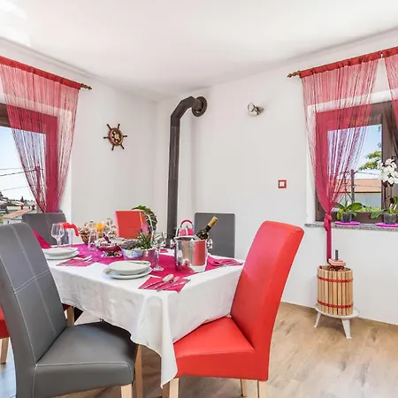 5 Bedroom Lovely In Viskovo