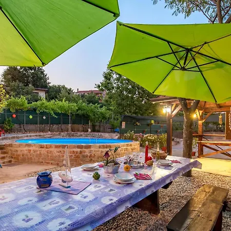 5 Bedroom Lovely In *