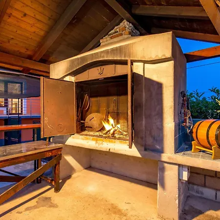 5 Bedroom Lovely In
