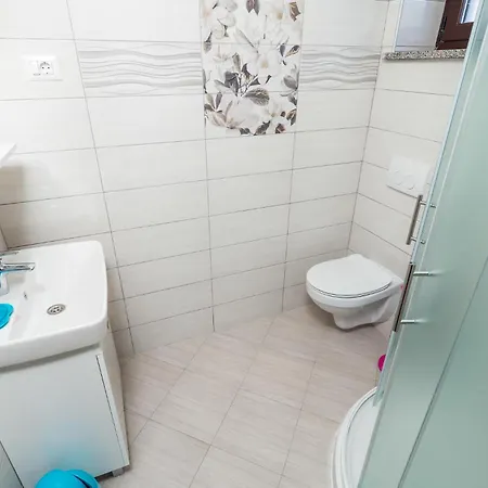 Apartament 5 Bedroom Lovely In *