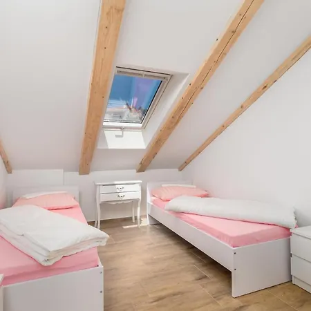 5 Bedroom Lovely In *