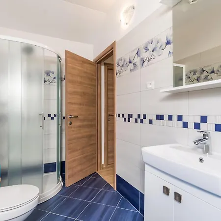 5 Bedroom Lovely In Viskovo