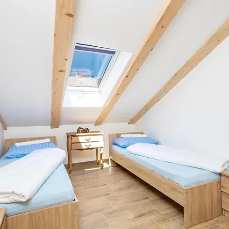 5 Bedroom Lovely In Apartament