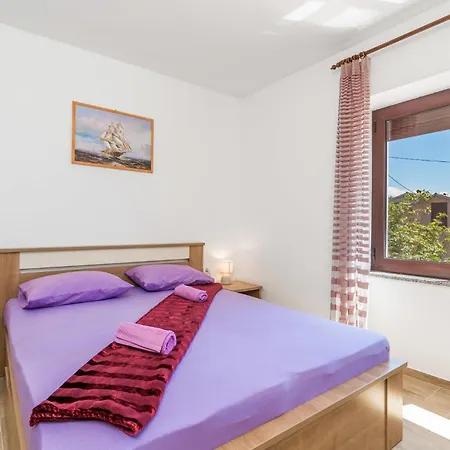 Apartament 5 Bedroom Lovely In