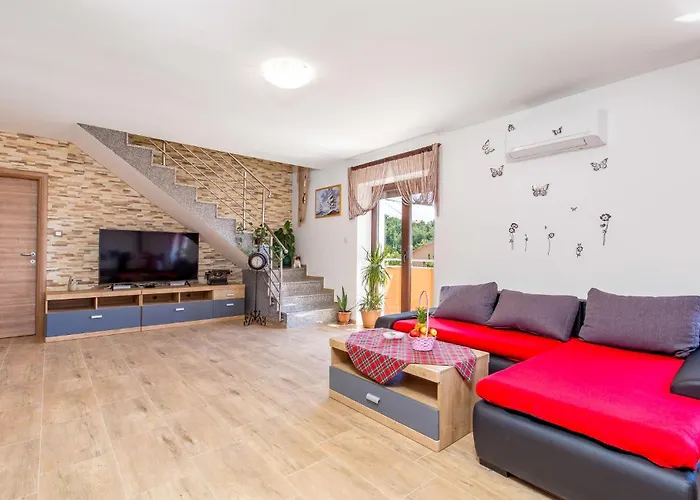 5 Bedroom Amazing In Διαμέρισμα *