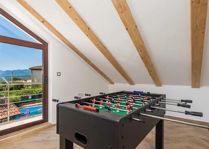 5 Bedroom Amazing In Viskovo