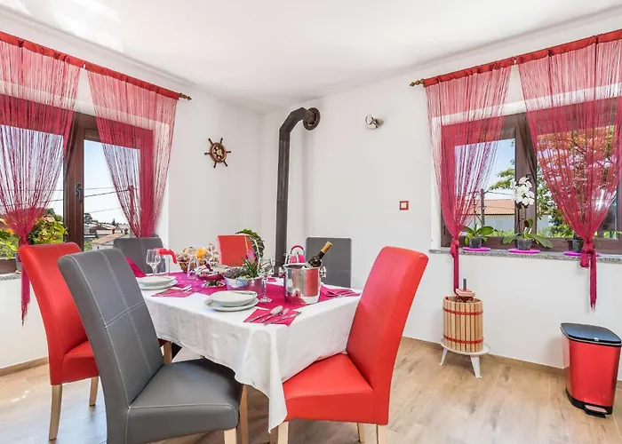 5 Bedroom Amazing In Viskovo