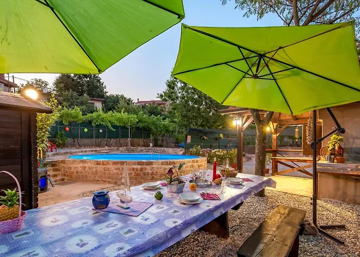 5 Bedroom Amazing In *
