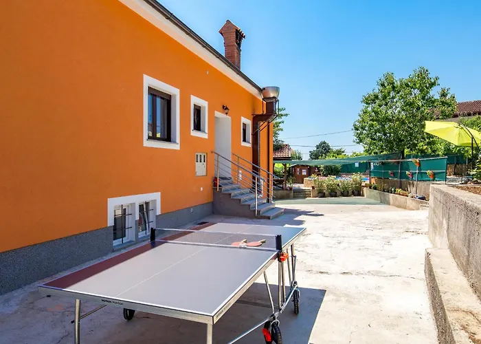 5 Bedroom Amazing In Viskovo