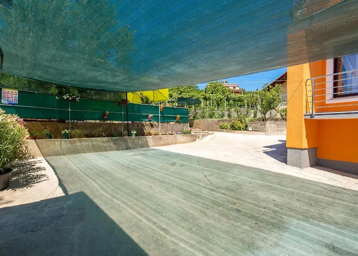 5 Bedroom Amazing In Διαμέρισμα