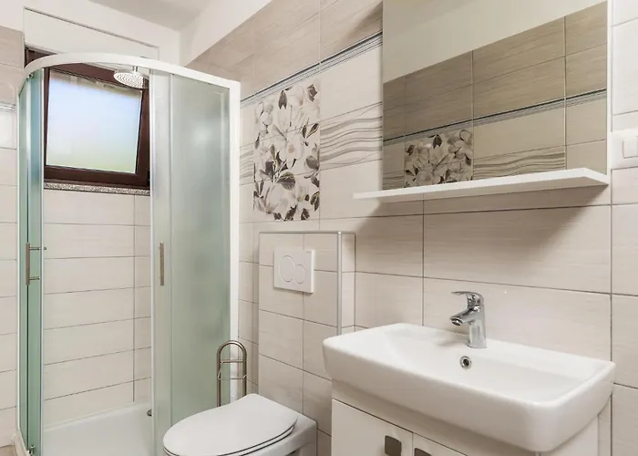 5 Bedroom Amazing In Viskovo
