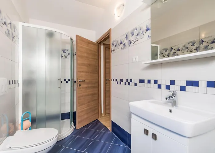 5 Bedroom Amazing In Viskovo