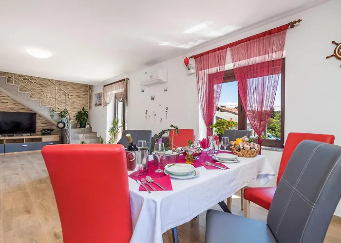 5 Bedroom Amazing In Διαμέρισμα